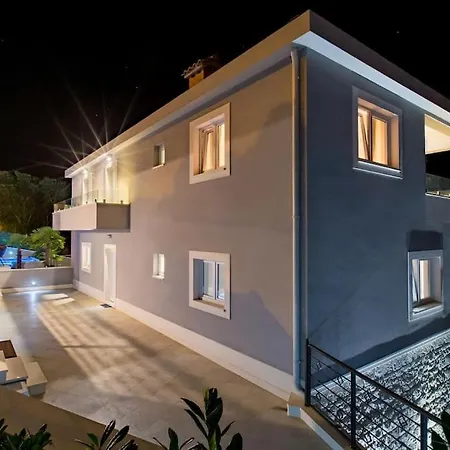 Vidiroti- Luxury 400 M2 Complex *