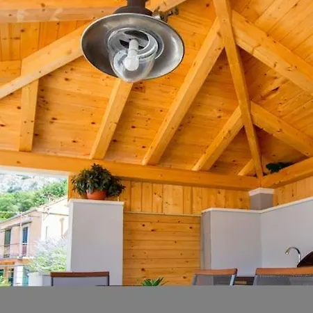 Vidiroti- Luxury 400 M2 Complex