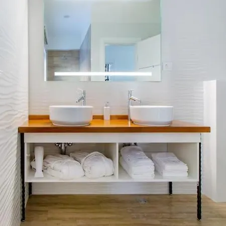 Vidiroti- Luxury 400 M2 Complex *
