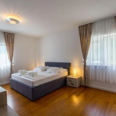 Vidiroti- Luxury 400 M2 Complex Prázdninový dům